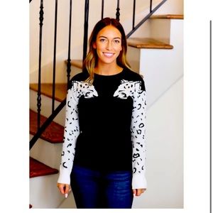 White tiger sleeved sweatshirt